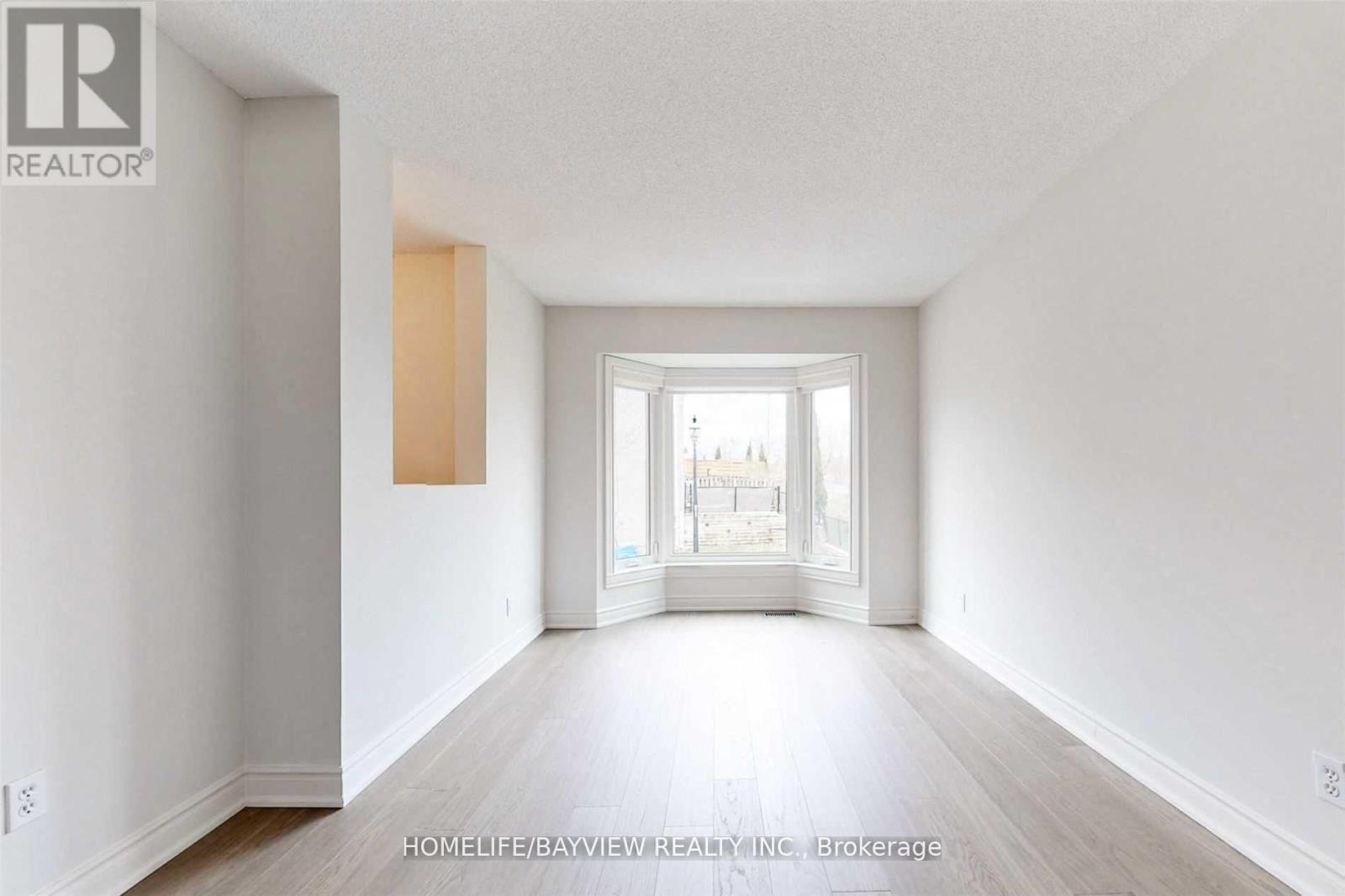 109 William Curtis Circle, Newmarket, Ontario  L3Y 8L8 - Photo 5 - N12497824