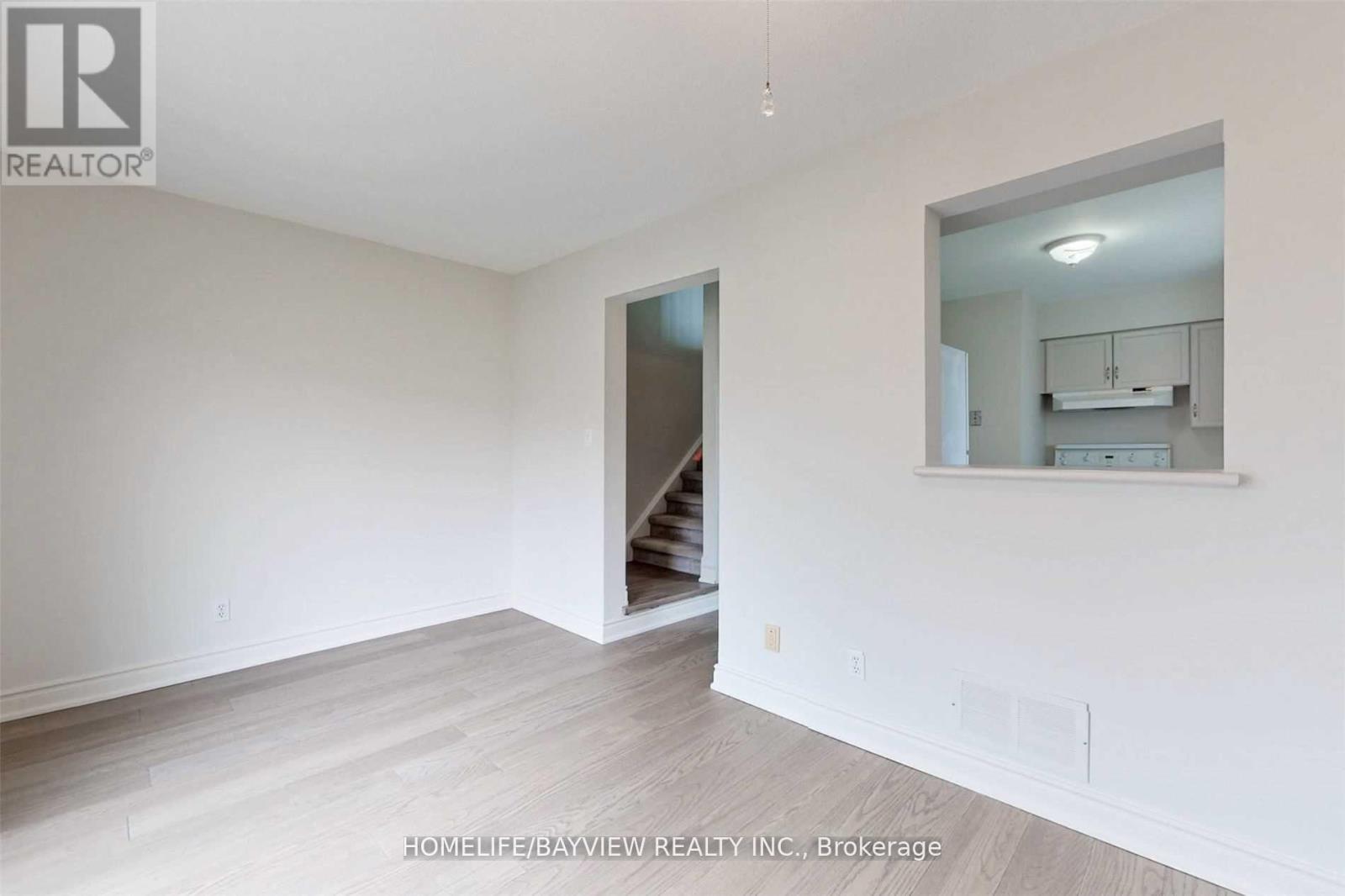 109 William Curtis Circle, Newmarket, Ontario  L3Y 8L8 - Photo 6 - N12497824