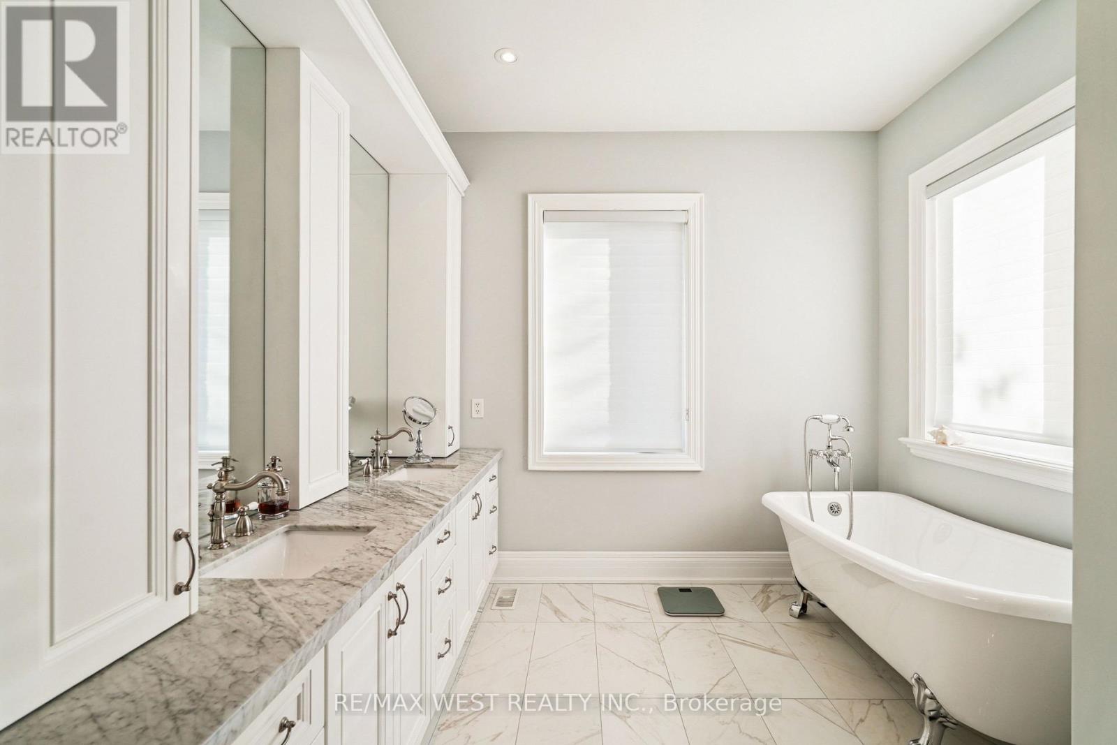 68 Walmer Road, Richmond Hill (North Richvale), Ontario  L4C 3X1 - Photo 10 - N12497858