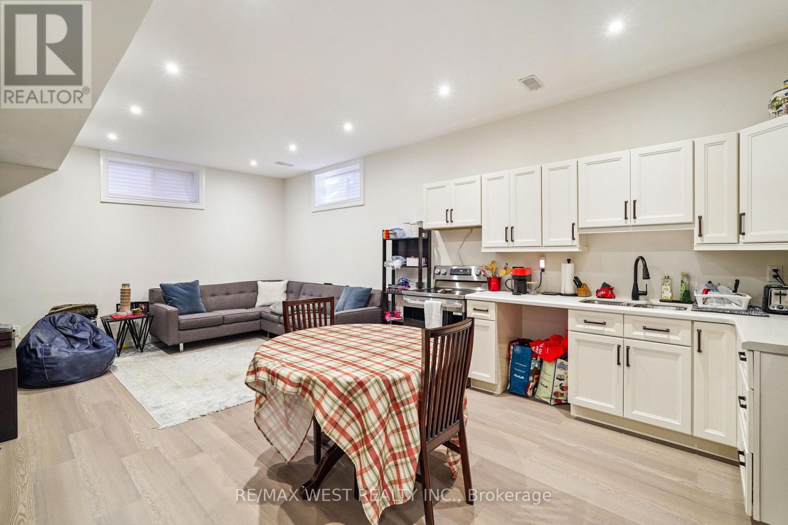 68 Walmer Road, Richmond Hill (North Richvale), Ontario  L4C 3X1 - Photo 15 - N12497858