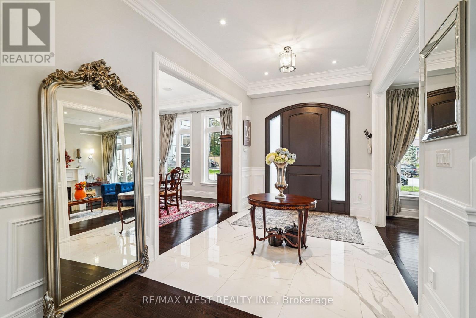 68 Walmer Road, Richmond Hill (North Richvale), Ontario  L4C 3X1 - Photo 2 - N12497858