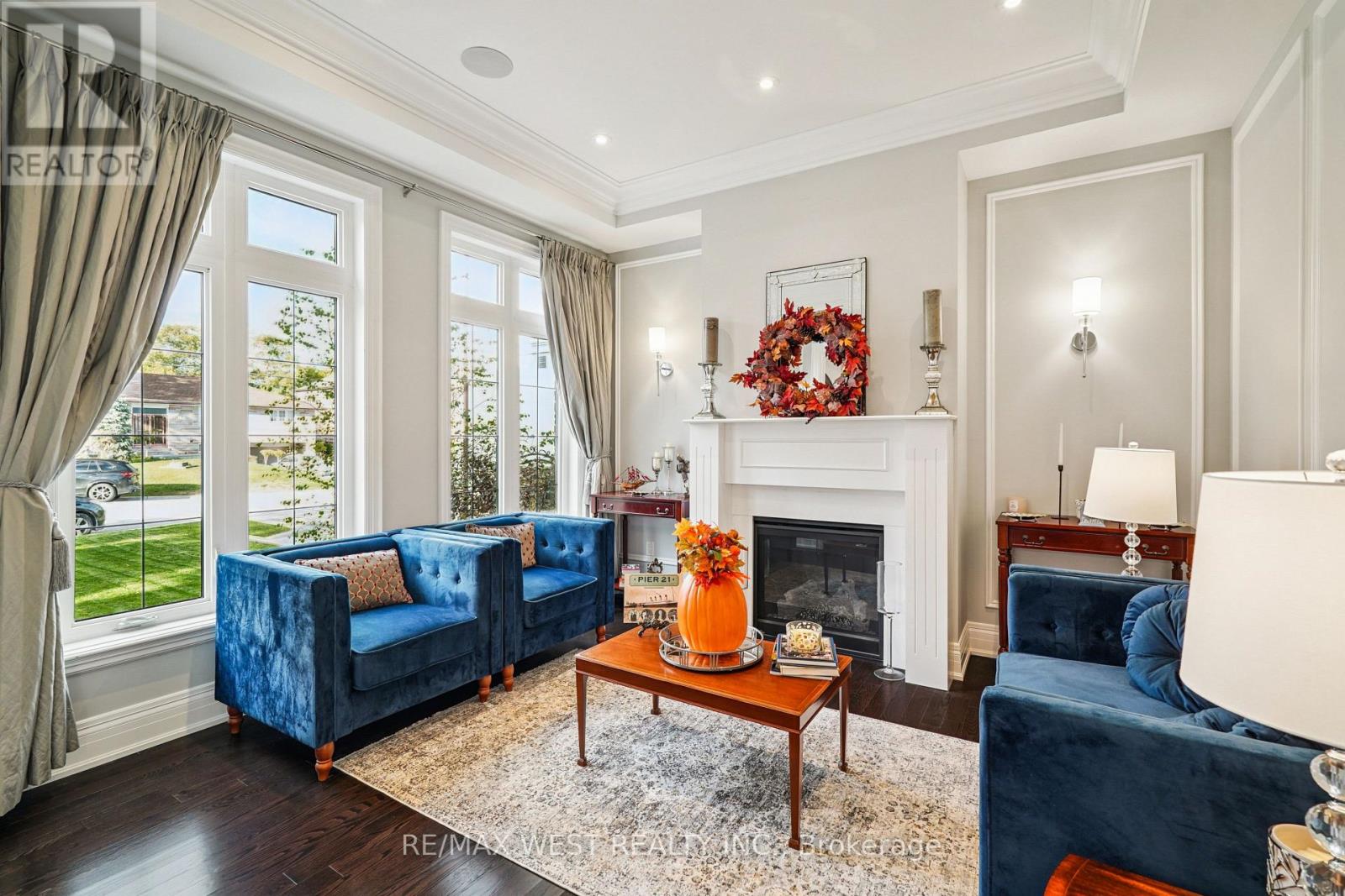 68 Walmer Road, Richmond Hill (North Richvale), Ontario  L4C 3X1 - Photo 3 - N12497858