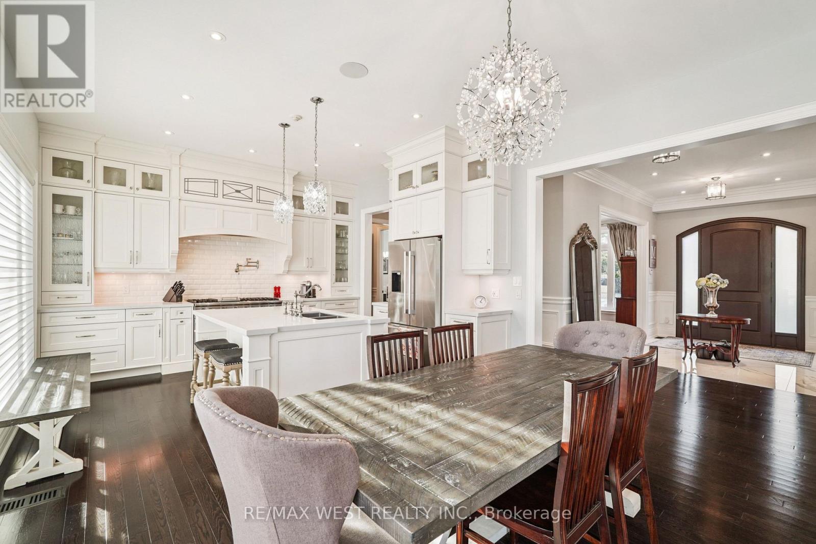 68 Walmer Road, Richmond Hill (North Richvale), Ontario  L4C 3X1 - Photo 5 - N12497858