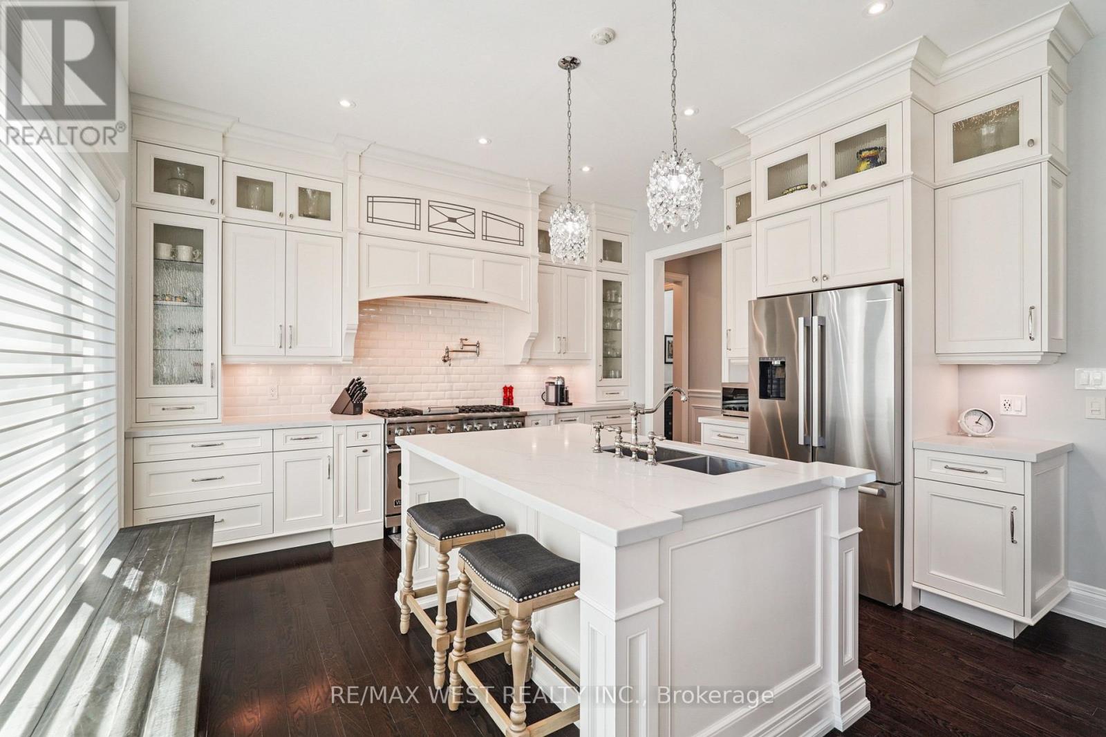 68 Walmer Road, Richmond Hill (North Richvale), Ontario  L4C 3X1 - Photo 6 - N12497858