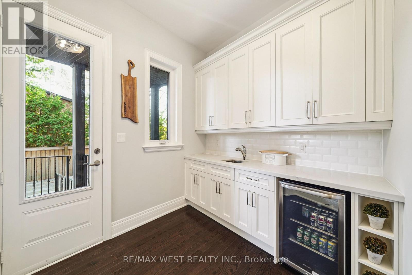 68 Walmer Road, Richmond Hill (North Richvale), Ontario  L4C 3X1 - Photo 7 - N12497858