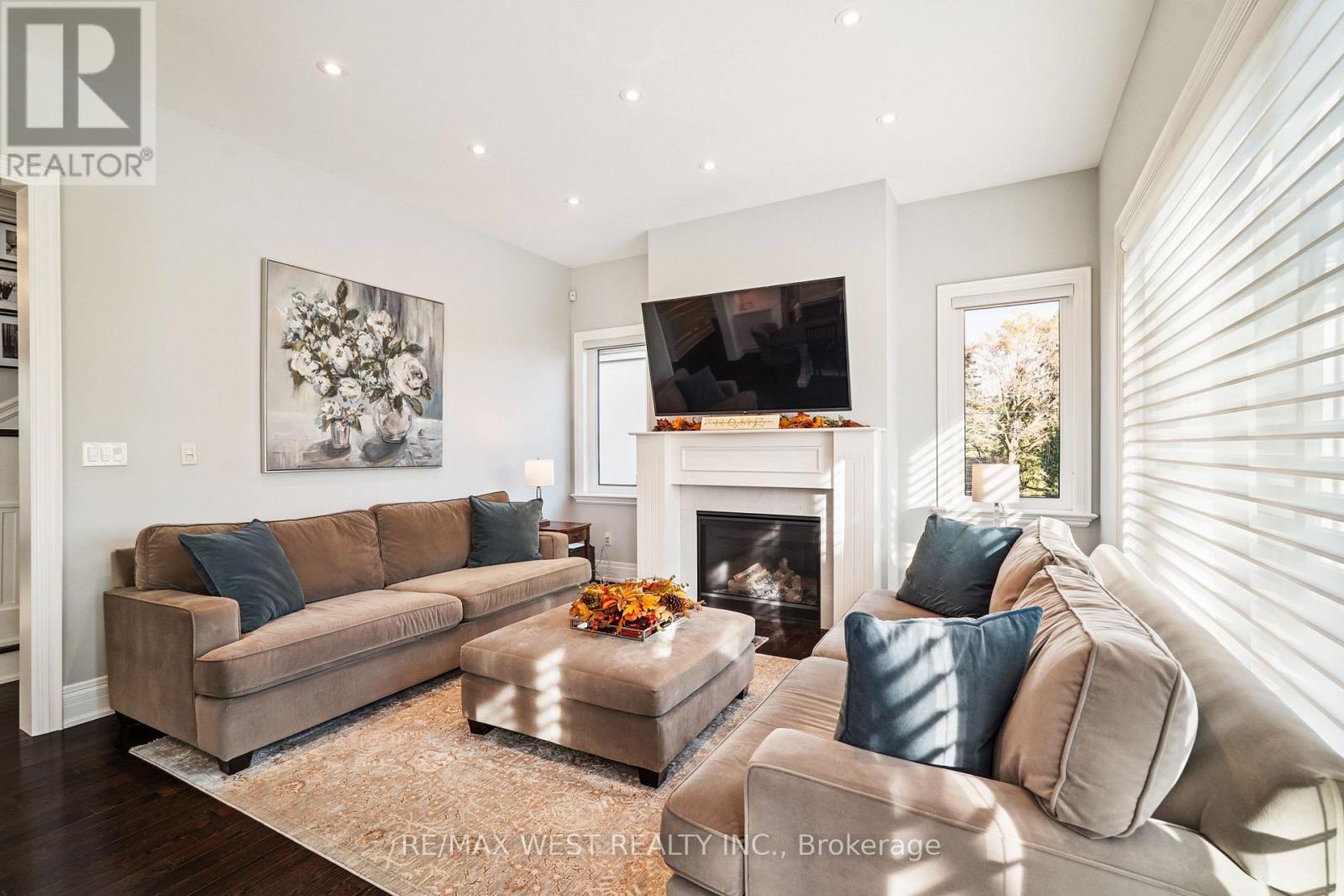 68 Walmer Road, Richmond Hill (North Richvale), Ontario  L4C 3X1 - Photo 8 - N12497858