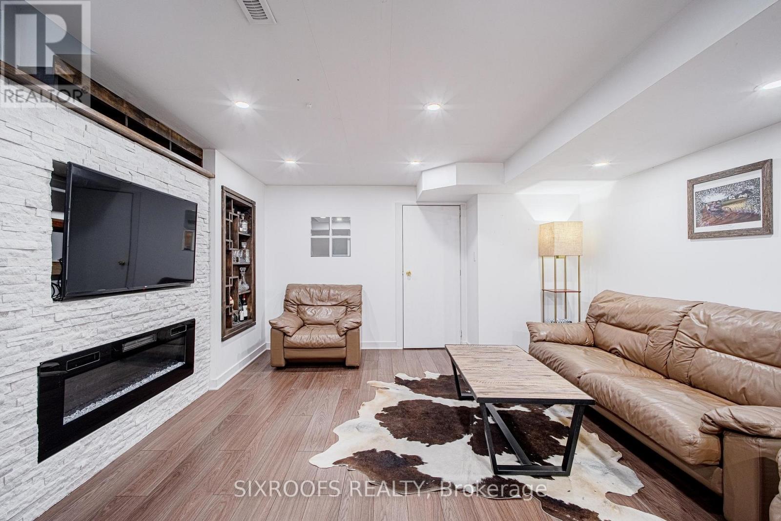 15 Longwood Avenue, Richmond Hill (Oak Ridges), Ontario  L4E 4B1 - Photo 28 - N12497866