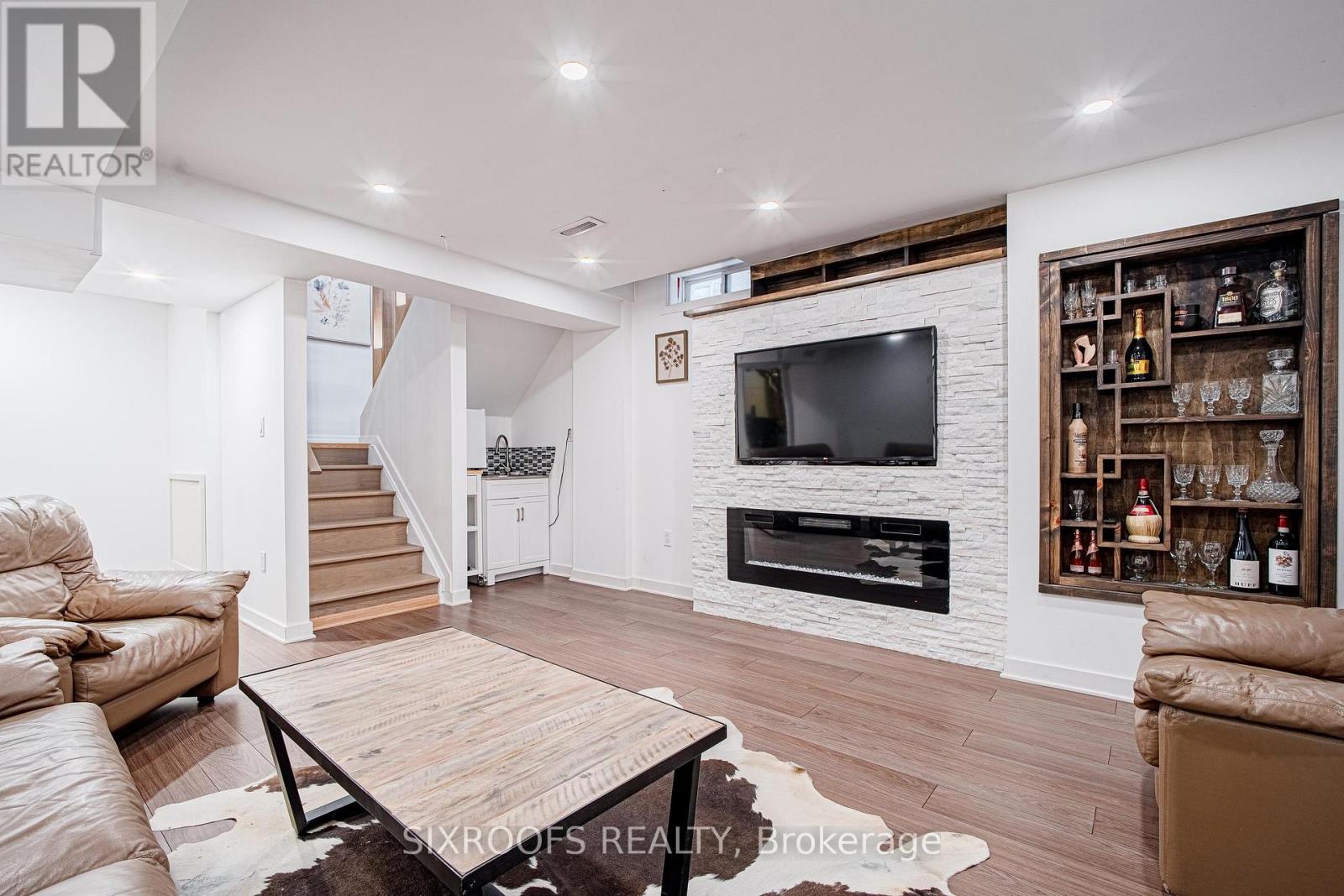 15 Longwood Avenue, Richmond Hill (Oak Ridges), Ontario  L4E 4B1 - Photo 32 - N12497866