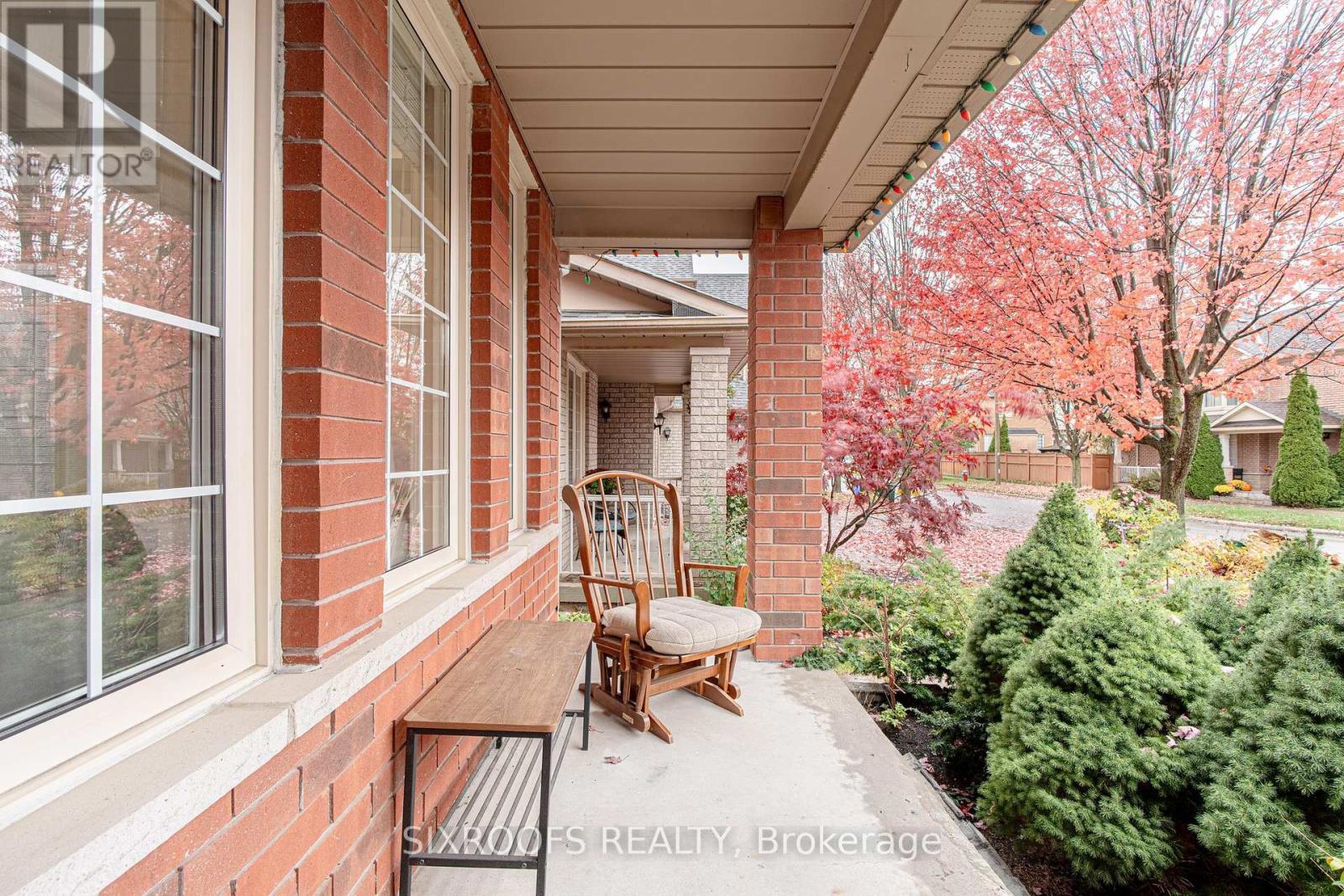 15 Longwood Avenue, Richmond Hill (Oak Ridges), Ontario  L4E 4B1 - Photo 4 - N12497866