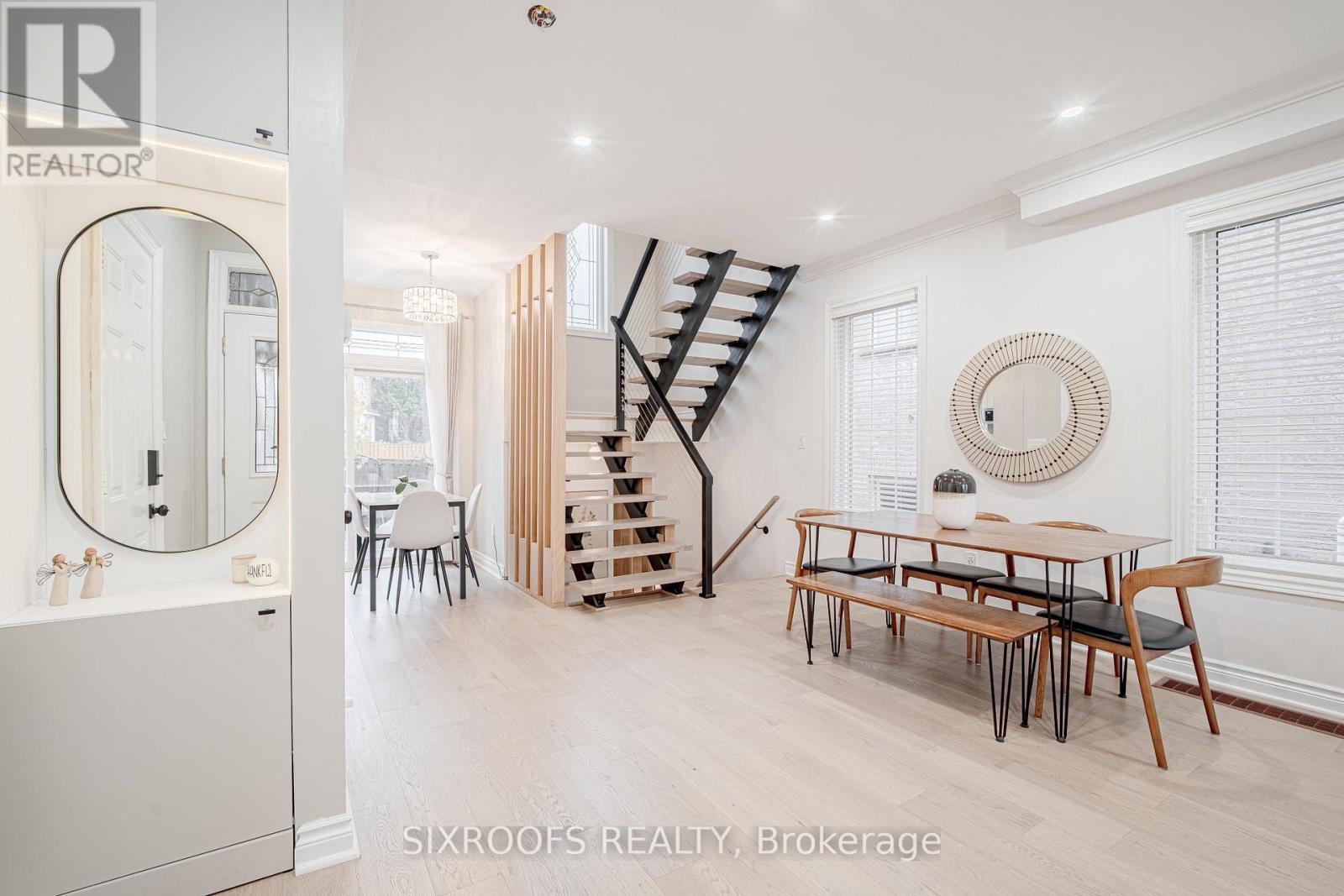 15 Longwood Avenue, Richmond Hill (Oak Ridges), Ontario  L4E 4B1 - Photo 5 - N12497866