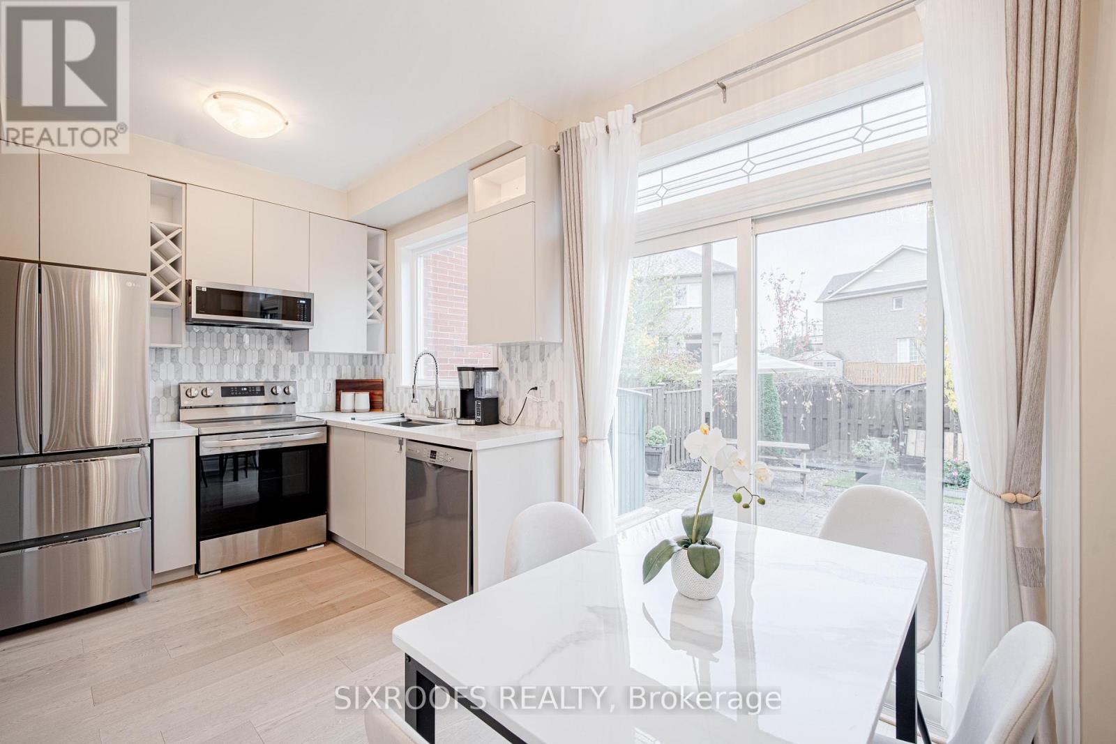 15 Longwood Avenue, Richmond Hill (Oak Ridges), Ontario  L4E 4B1 - Photo 7 - N12497866