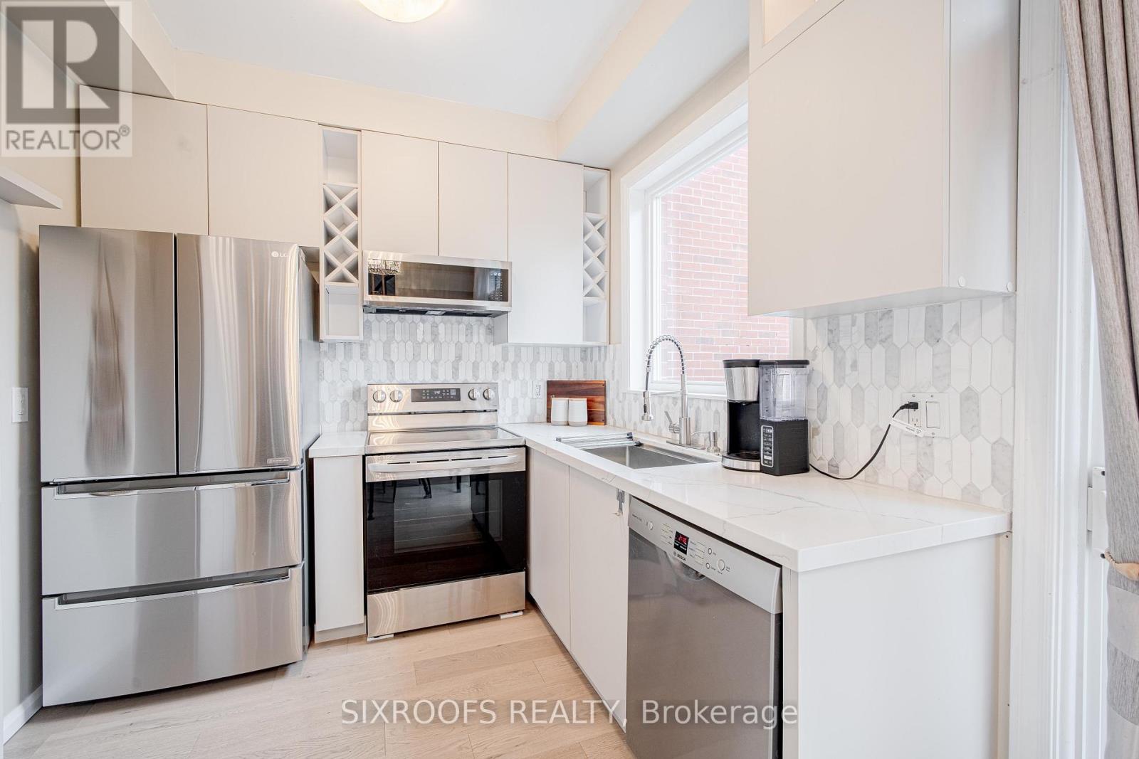 15 Longwood Avenue, Richmond Hill (Oak Ridges), Ontario  L4E 4B1 - Photo 8 - N12497866