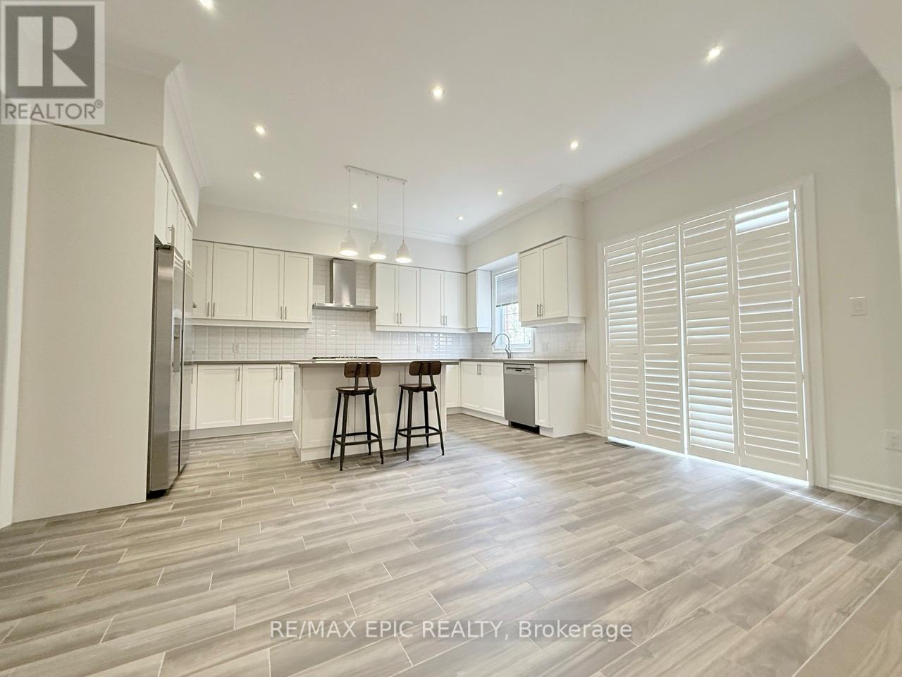 27 Leary Crescent, Richmond Hill, Ontario  L4S 0G7 - Photo 4 - N12497938