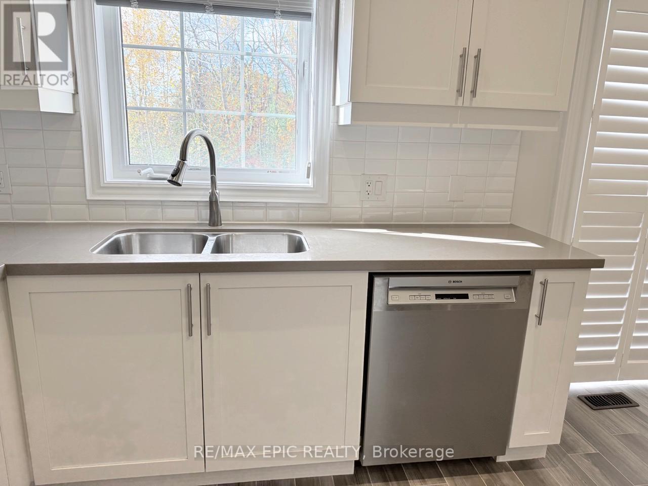 27 Leary Crescent, Richmond Hill, Ontario  L4S 0G7 - Photo 9 - N12497938