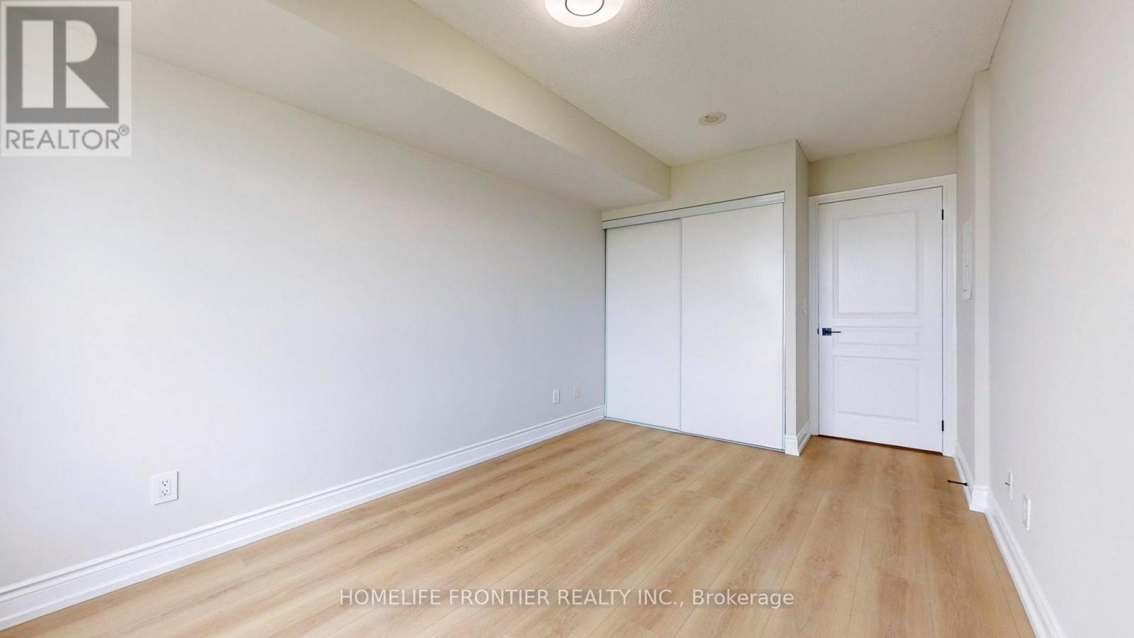 1007 - 7 North Park Road, Vaughan, Ontario  L4J 0C9 - Photo 4 - N12497978