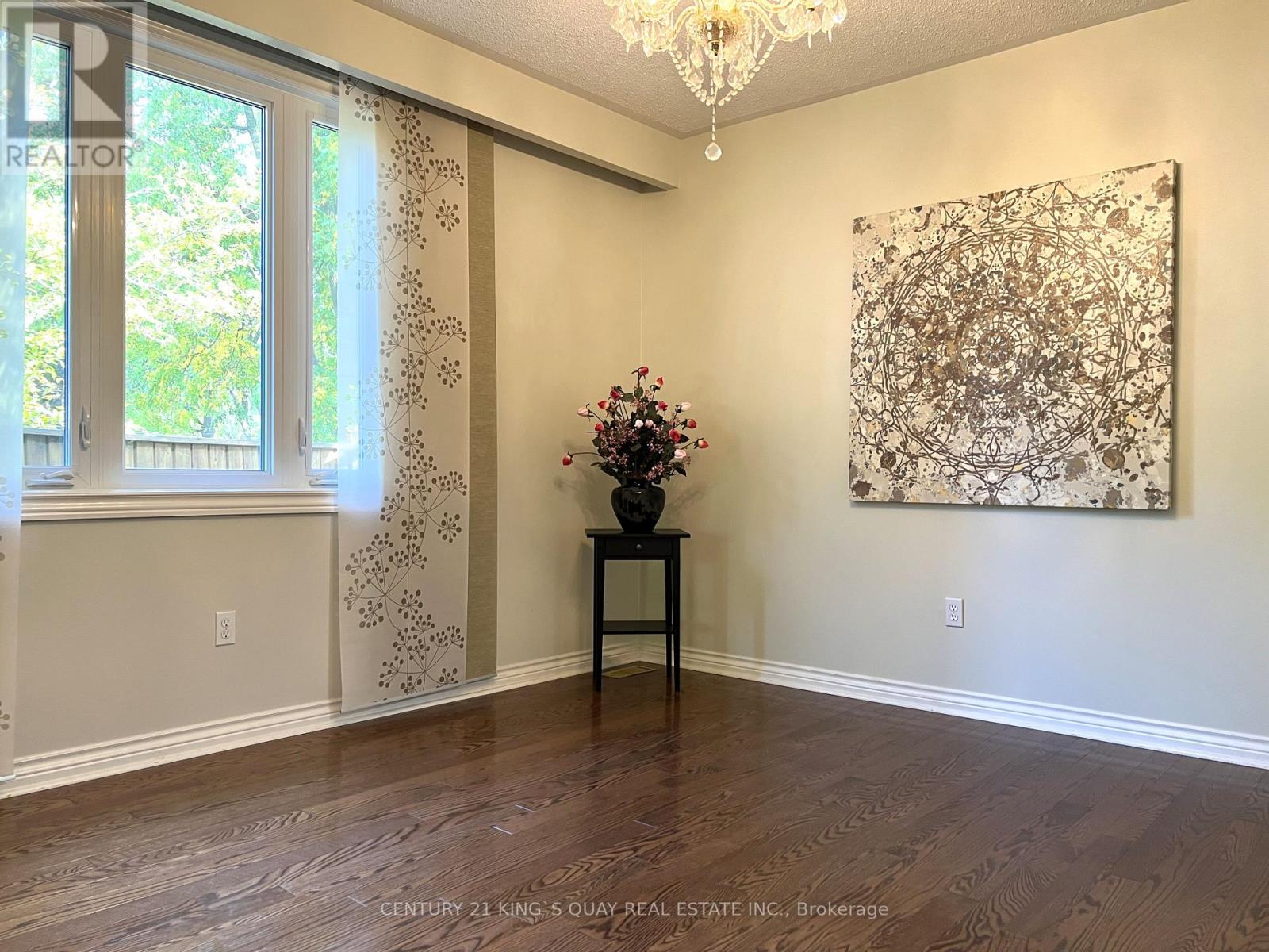 50 Bedford Park Avenue, Richmond Hill (Crosby), Ontario  L4C 2N8 - Photo 15 - N12497986