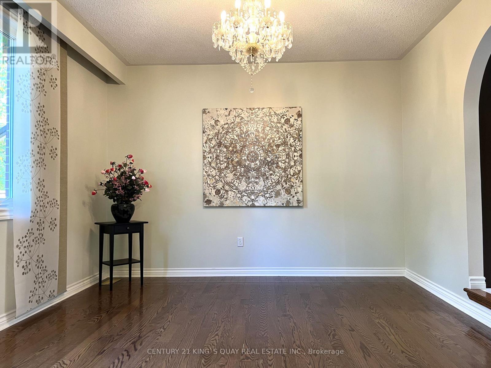 50 Bedford Park Avenue, Richmond Hill (Crosby), Ontario  L4C 2N8 - Photo 16 - N12497986