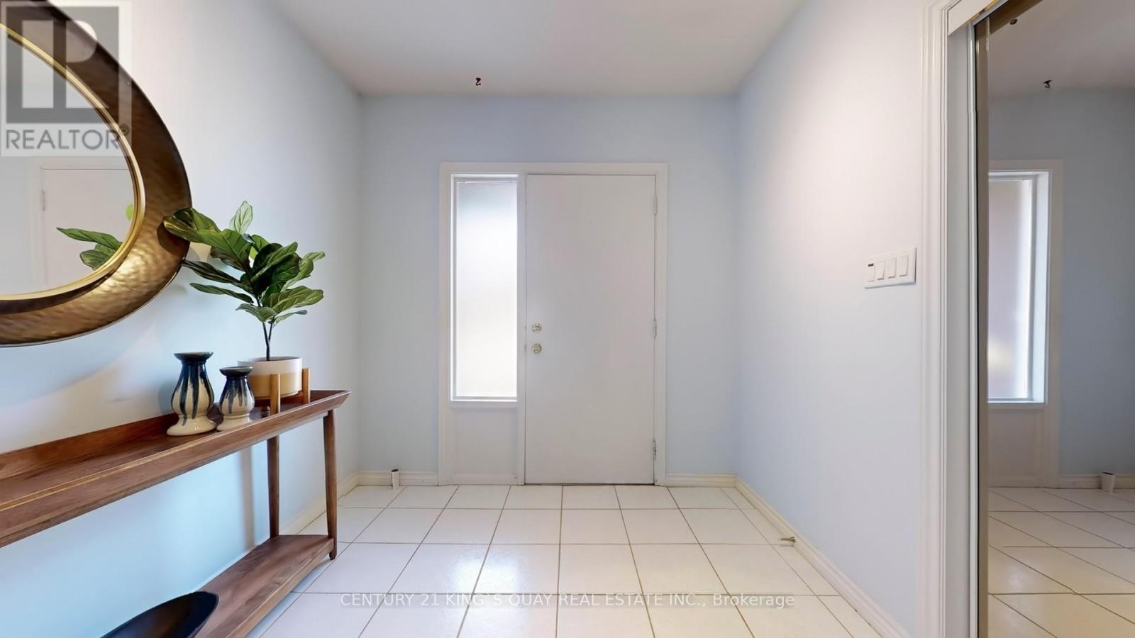 50 Bedford Park Avenue, Richmond Hill (Crosby), Ontario  L4C 2N8 - Photo 23 - N12497986