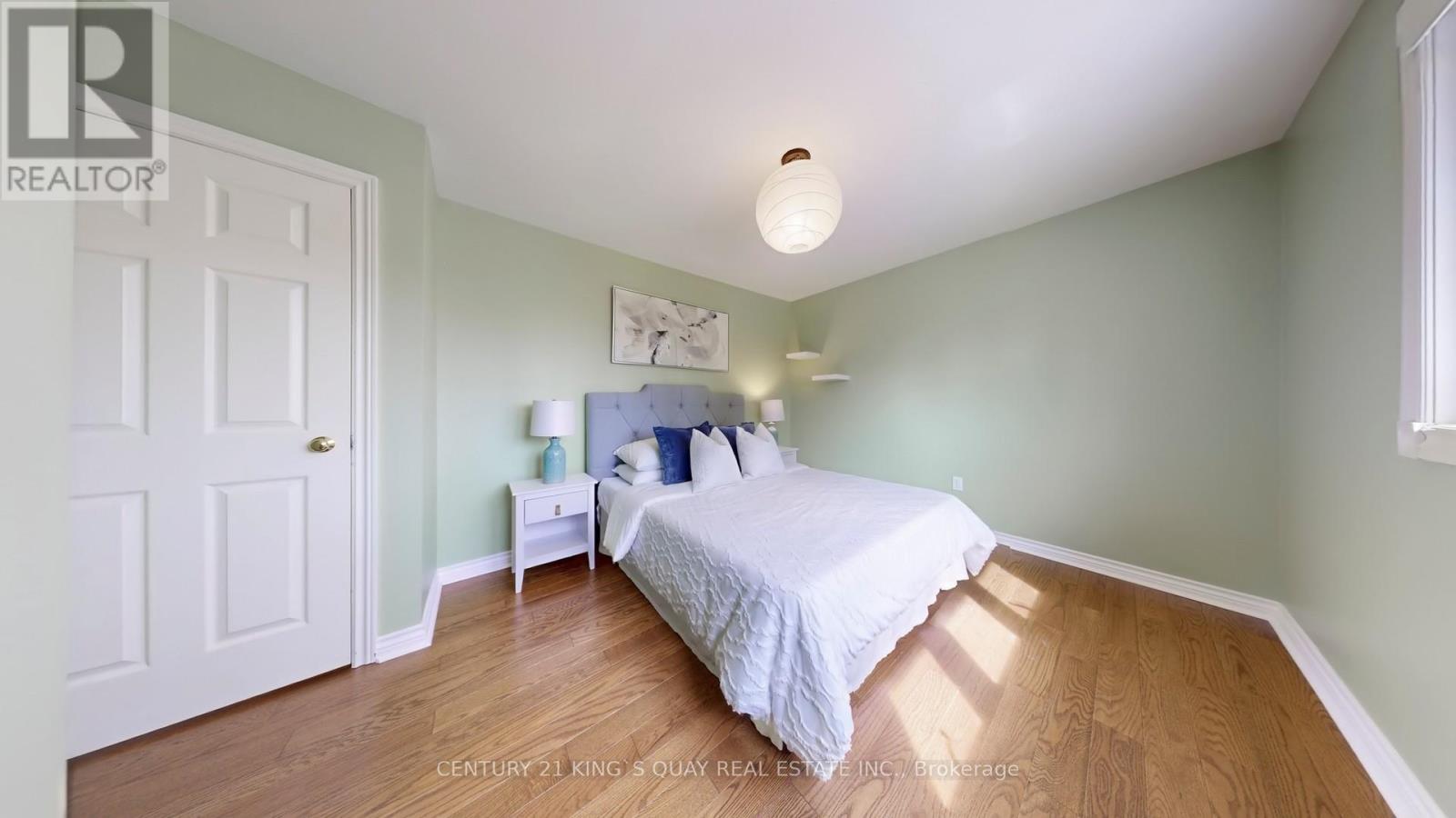 50 Bedford Park Avenue, Richmond Hill (Crosby), Ontario  L4C 2N8 - Photo 33 - N12497986