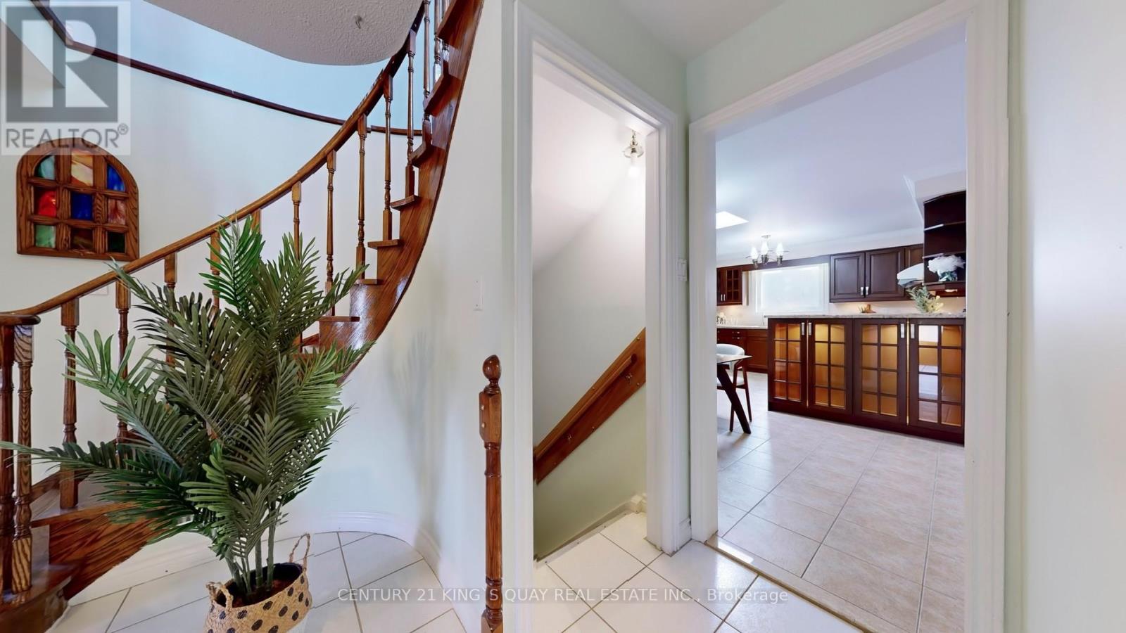 50 Bedford Park Avenue, Richmond Hill (Crosby), Ontario  L4C 2N8 - Photo 40 - N12497986