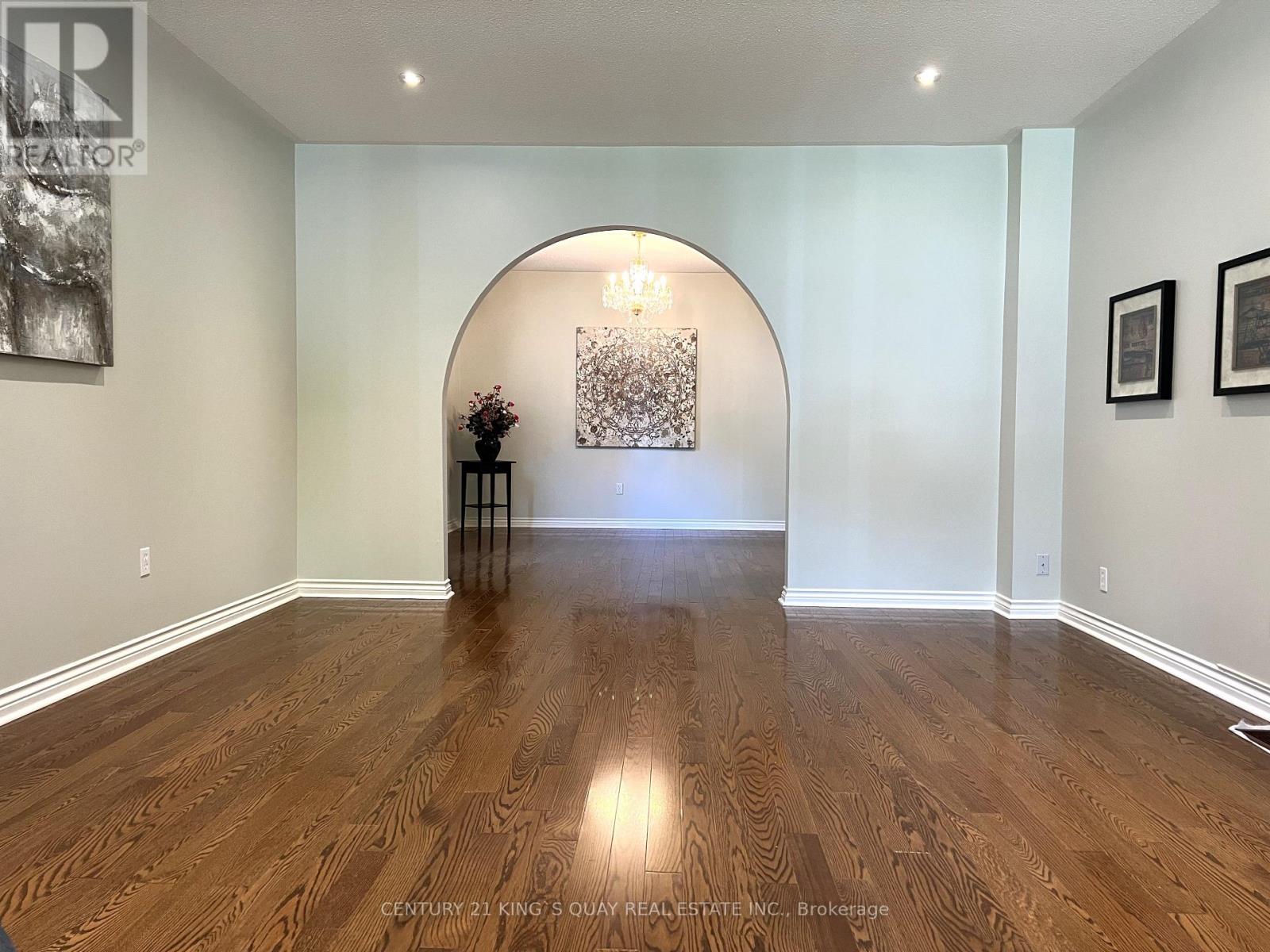 50 Bedford Park Avenue, Richmond Hill (Crosby), Ontario  L4C 2N8 - Photo 7 - N12497986