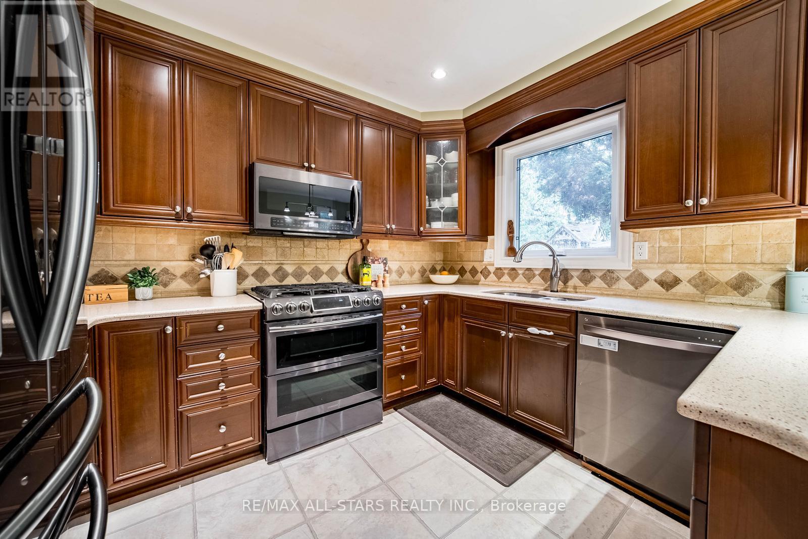 15 Sawyer Crescent, Markham (Markham Village), Ontario  L3P 5V2 - Photo 19 - N12497998