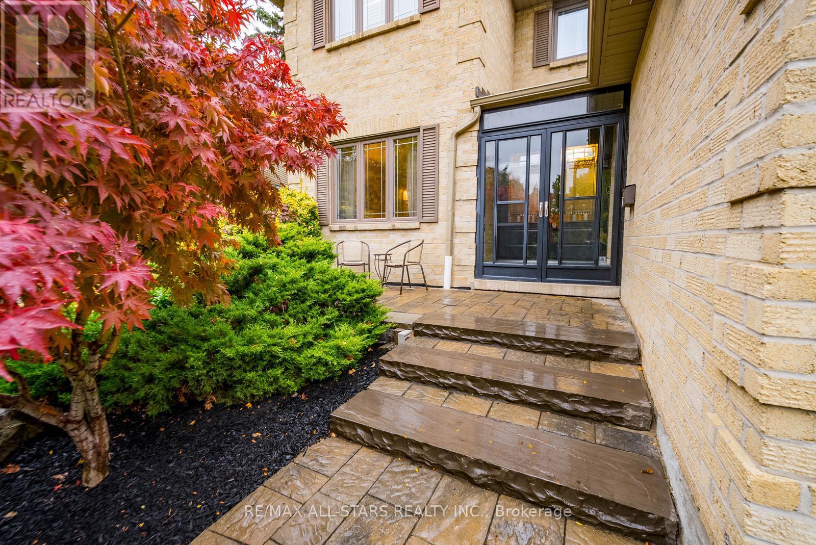 15 Sawyer Crescent, Markham (Markham Village), Ontario  L3P 5V2 - Photo 4 - N12497998