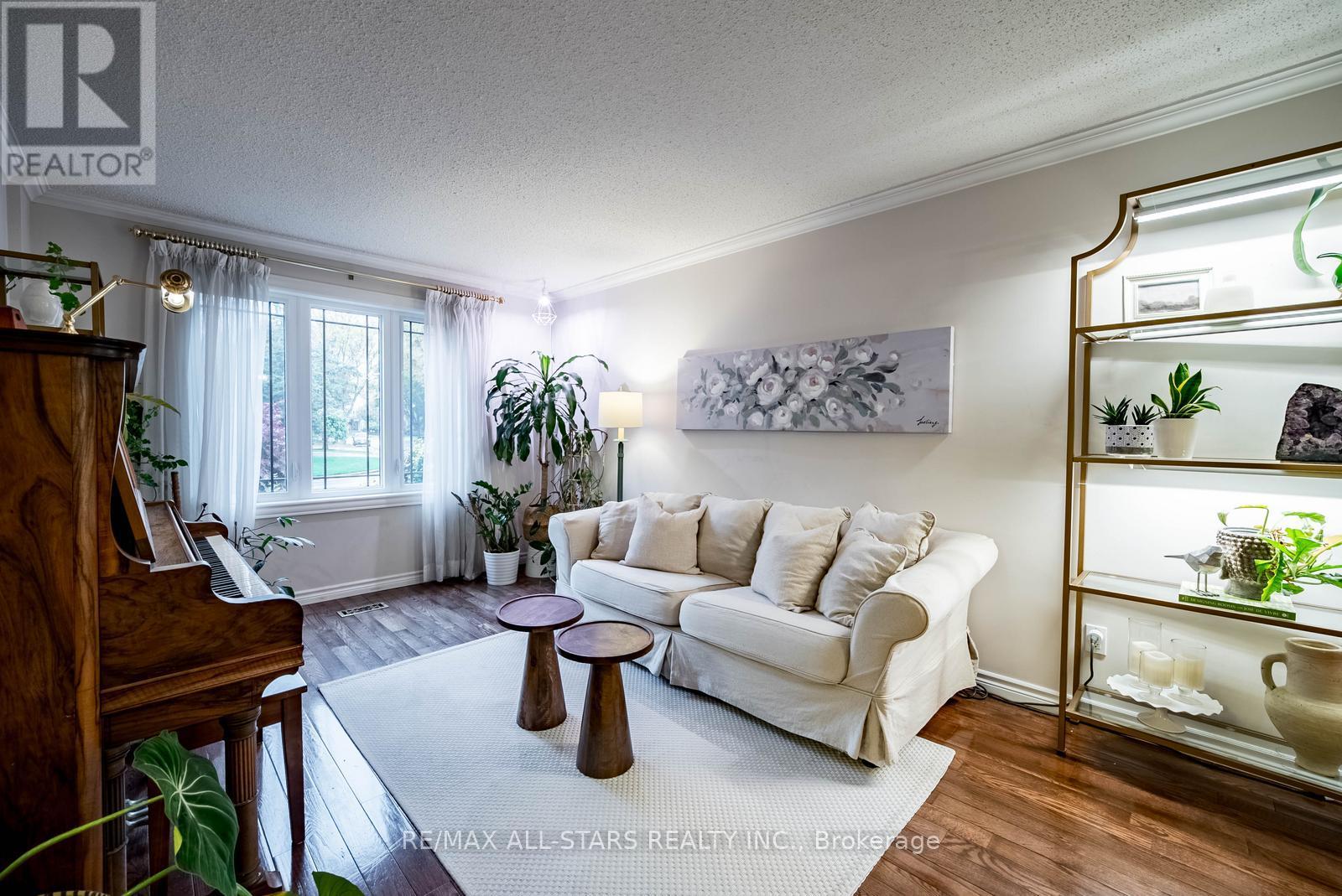 15 Sawyer Crescent, Markham (Markham Village), Ontario  L3P 5V2 - Photo 9 - N12497998