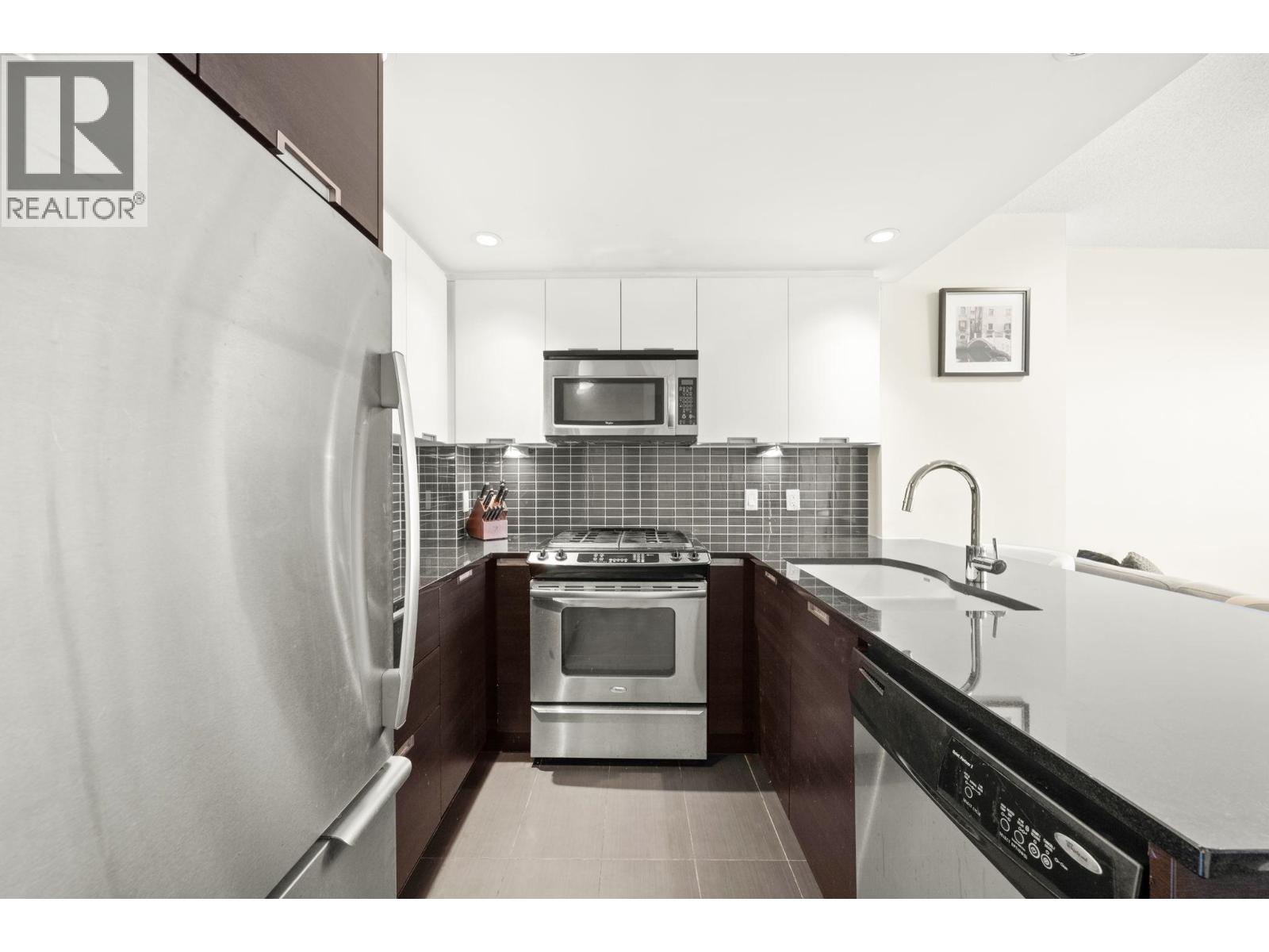 1004 2968 Glen Drive, Coquitlam, British Columbia  V3B 0C4 - Photo 2 - R3063718