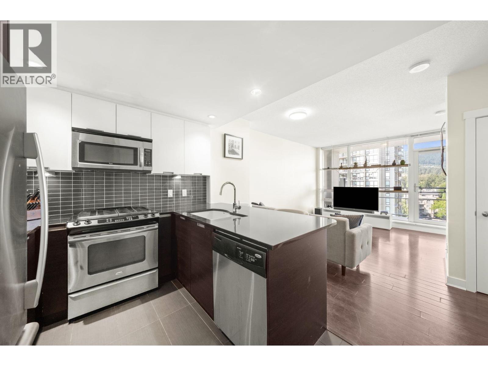 1004 2968 Glen Drive, Coquitlam, British Columbia  V3B 0C4 - Photo 3 - R3063718