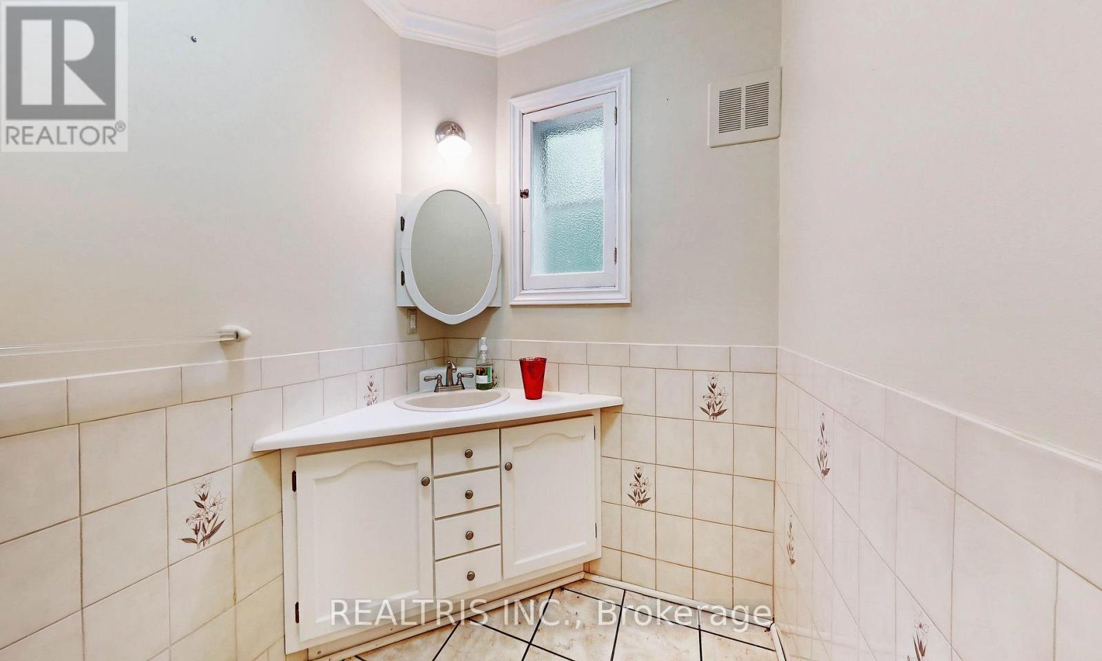 149 Worsley Street, Barrie (City Centre), Ontario  L4M 1M3 - Photo 32 - S12497414