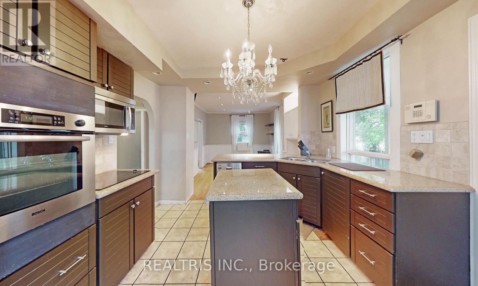 149 Worsley Street, Barrie (City Centre), Ontario  L4M 1M3 - Photo 11 - S12497438