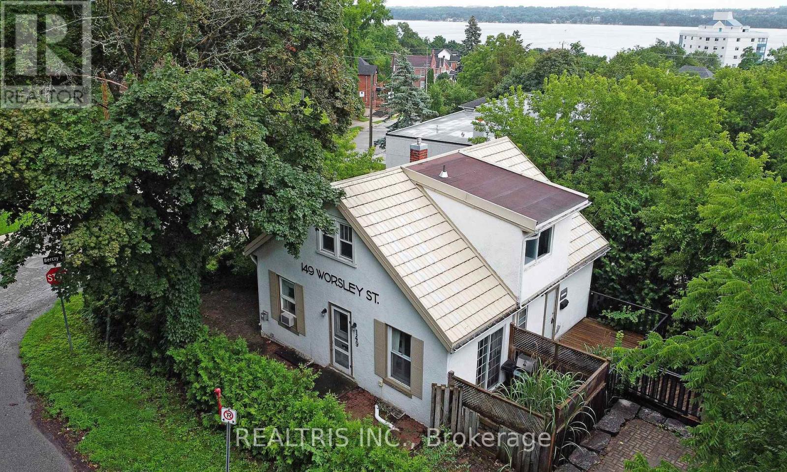 149 Worsley Street, Barrie (City Centre), Ontario  L4M 1M3 - Photo 2 - S12497438