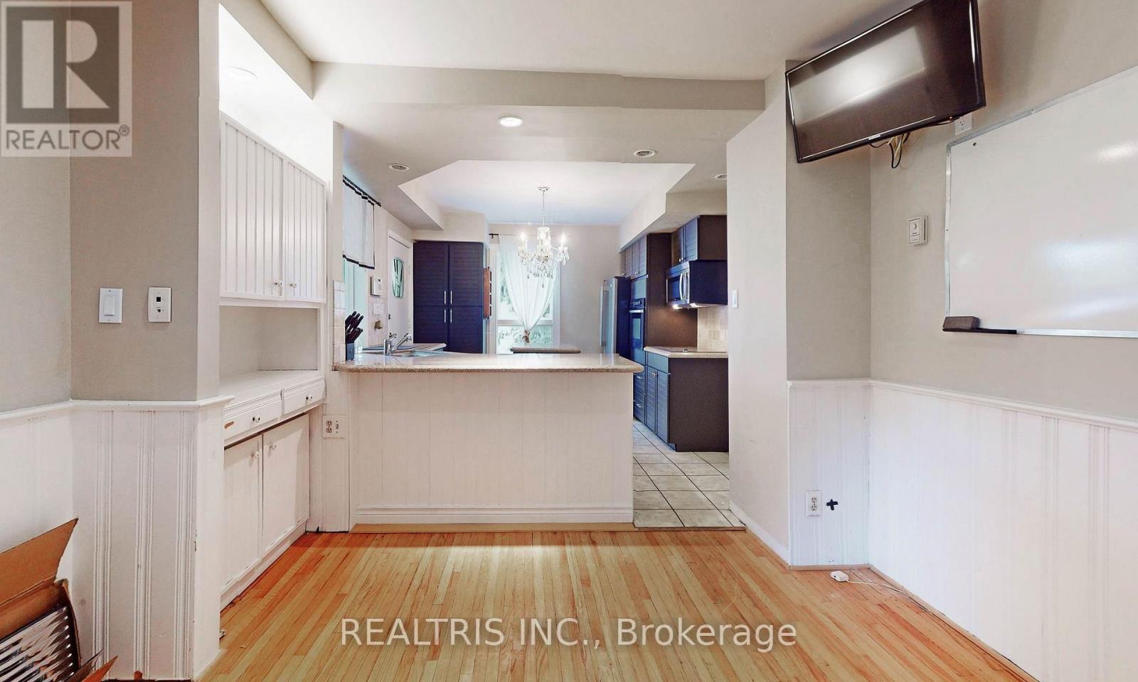 149 Worsley Street, Barrie (City Centre), Ontario  L4M 1M3 - Photo 9 - S12497438