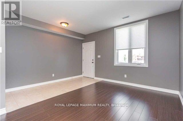 41 Gowan Street, Barrie, Ontario  L4N 2P1 - Photo 2 - S12497738