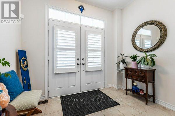 50 Royal Fern Crescent, Caledon, Ontario  L7C 4H1 - Photo 5 - W12478409