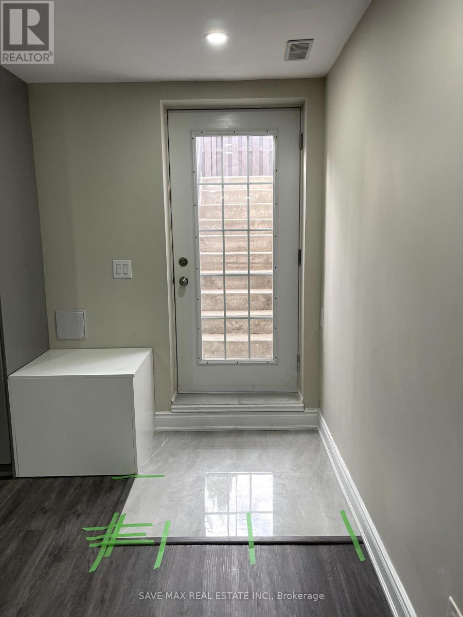 Lower - 155 Fandango Drive, Brampton, Ontario  L6X 0L3 - Photo 12 - W12497204