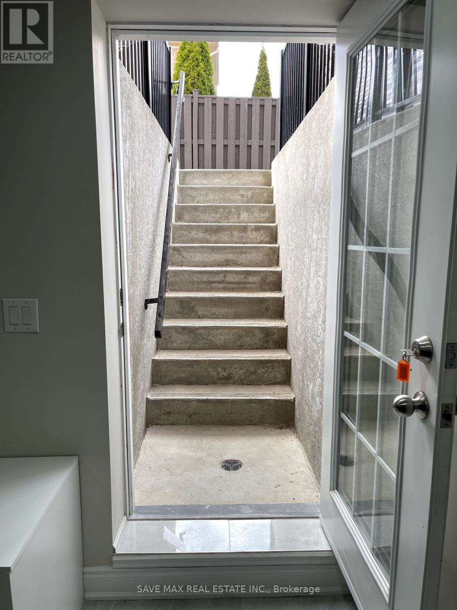 Lower - 155 Fandango Drive, Brampton, Ontario  L6X 0L3 - Photo 13 - W12497204