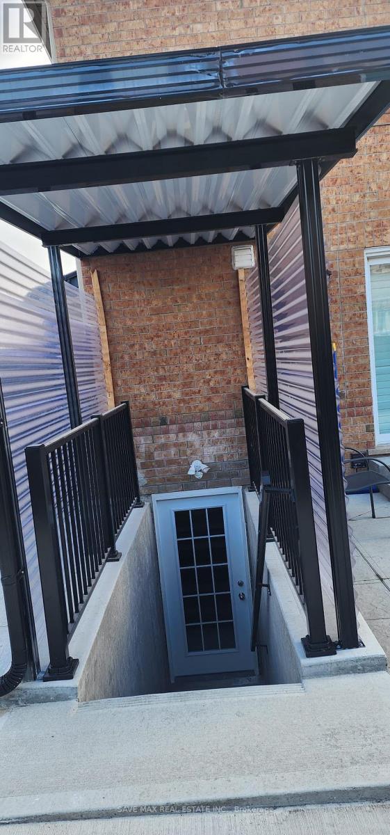 Lower - 155 Fandango Drive, Brampton, Ontario  L6X 0L3 - Photo 18 - W12497204