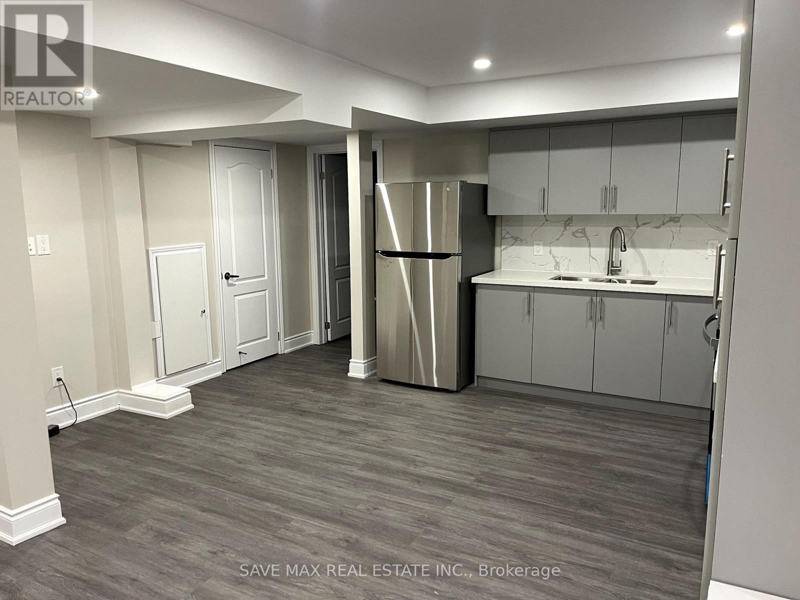 Lower - 155 Fandango Drive, Brampton, Ontario  L6X 0L3 - Photo 2 - W12497204