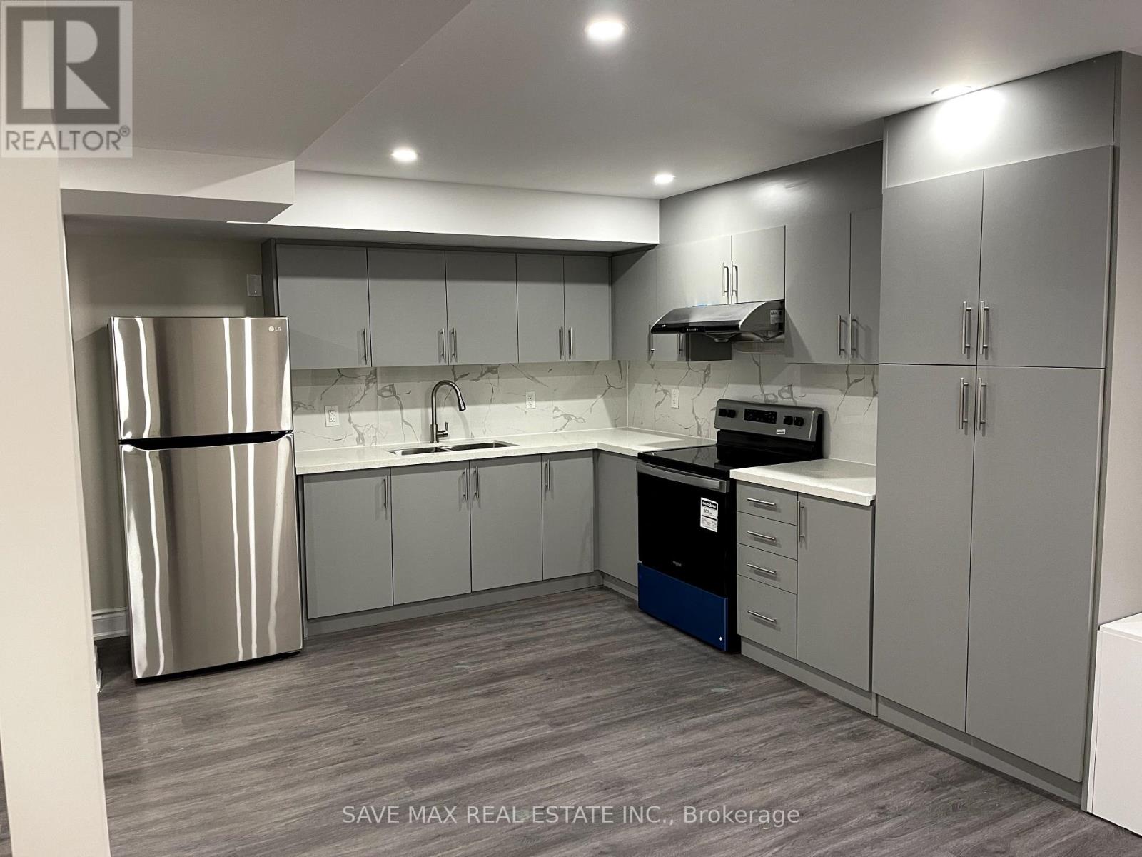 Lower - 155 Fandango Drive, Brampton, Ontario  L6X 0L3 - Photo 3 - W12497204