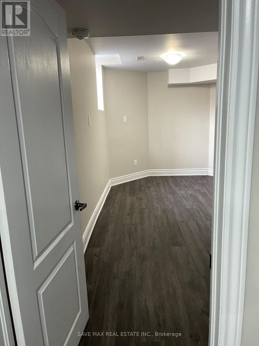 Lower - 155 Fandango Drive, Brampton, Ontario  L6X 0L3 - Photo 7 - W12497204