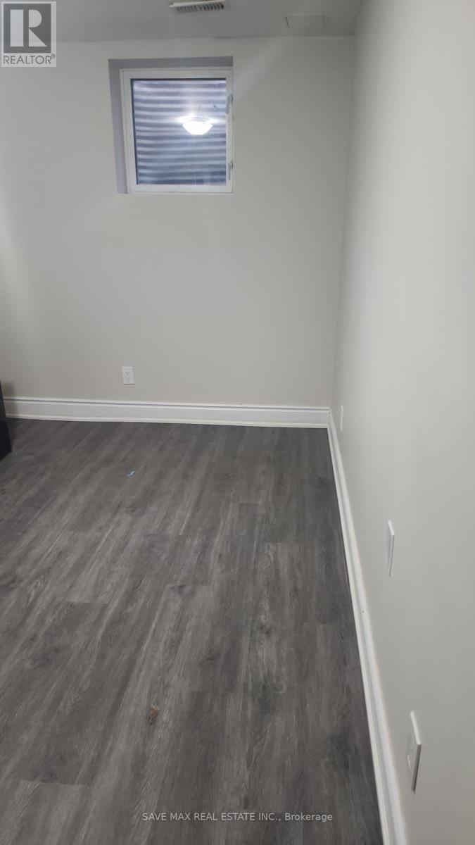 Lower - 155 Fandango Drive, Brampton, Ontario  L6X 0L3 - Photo 9 - W12497204