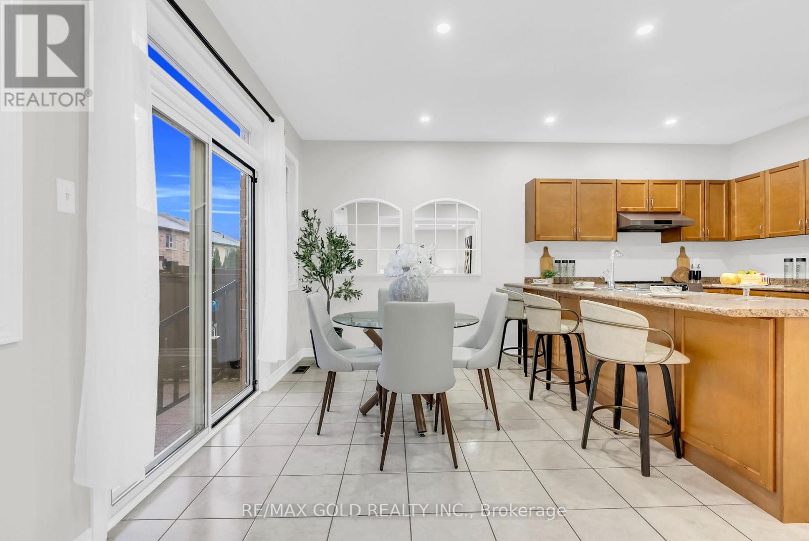 262 Swindale Drive, Milton (Sc Scott), Ontario  L9T 0T7 - Photo 16 - W12497210