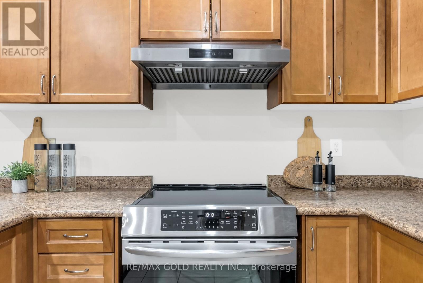 262 Swindale Drive, Milton (Sc Scott), Ontario  L9T 0T7 - Photo 19 - W12497210