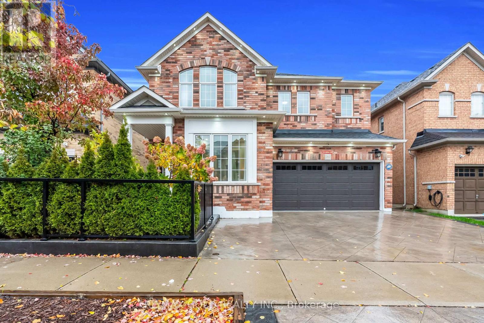 262 Swindale Drive, Milton (Sc Scott), Ontario  L9T 0T7 - Photo 2 - W12497210