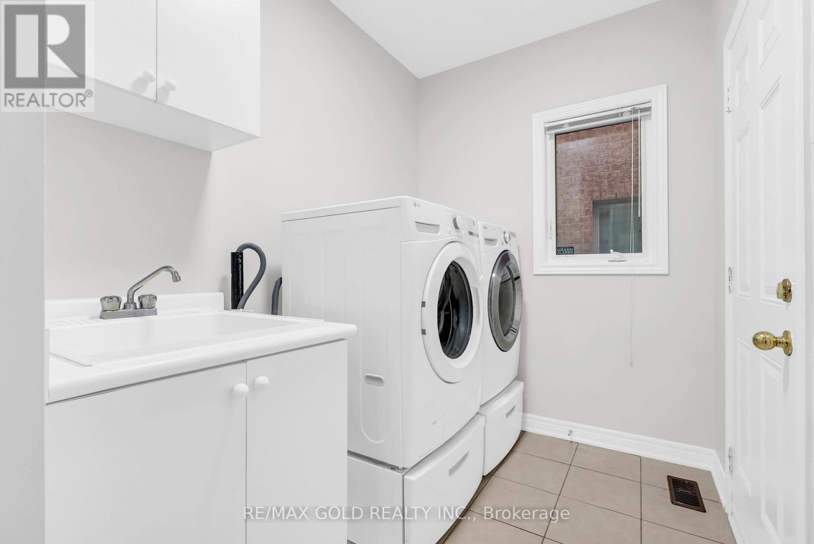 262 Swindale Drive, Milton (Sc Scott), Ontario  L9T 0T7 - Photo 21 - W12497210