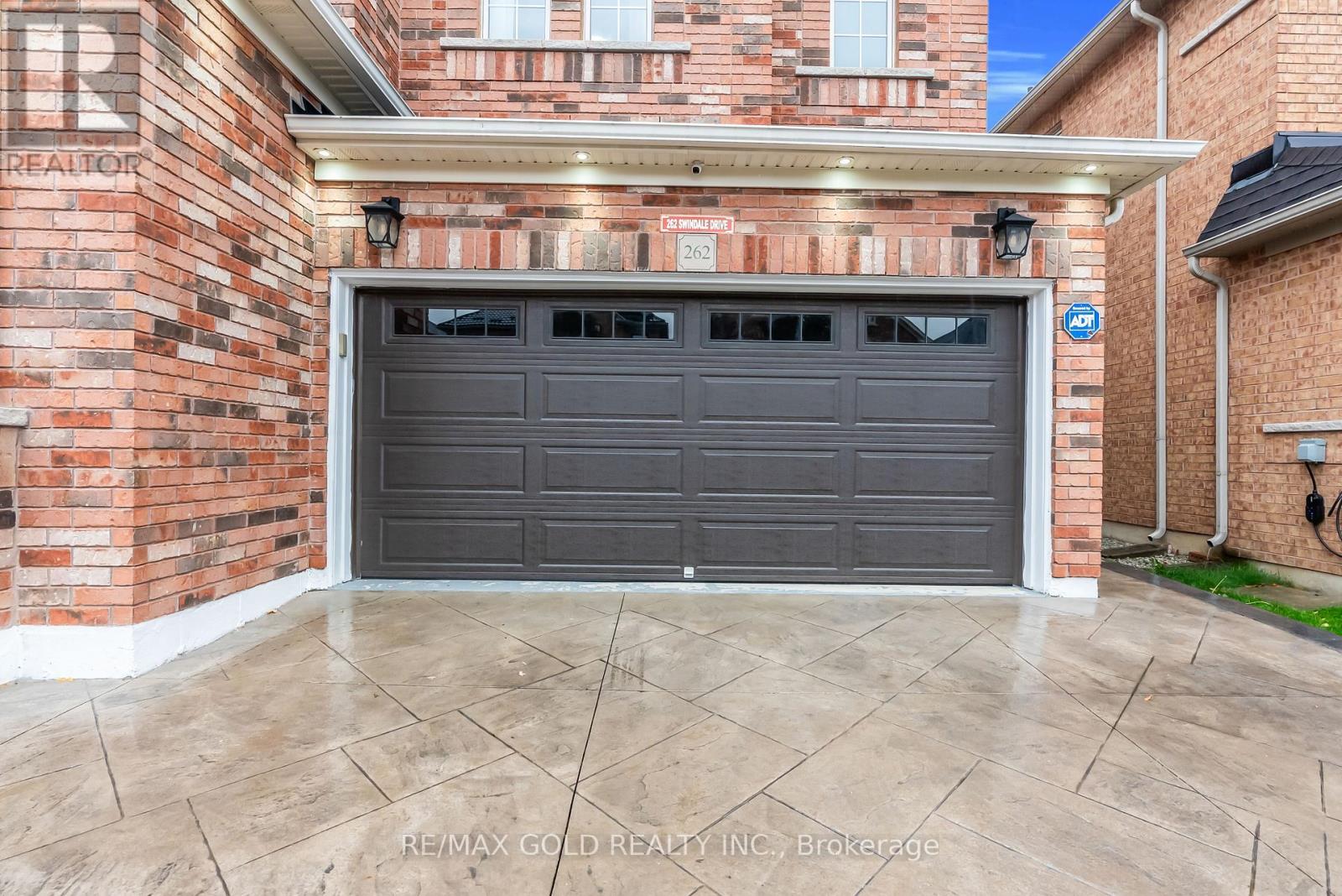 262 Swindale Drive, Milton (Sc Scott), Ontario  L9T 0T7 - Photo 3 - W12497210