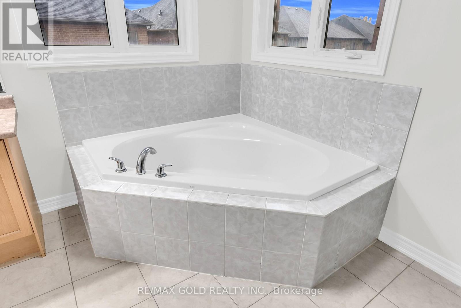 262 Swindale Drive, Milton (Sc Scott), Ontario  L9T 0T7 - Photo 31 - W12497210