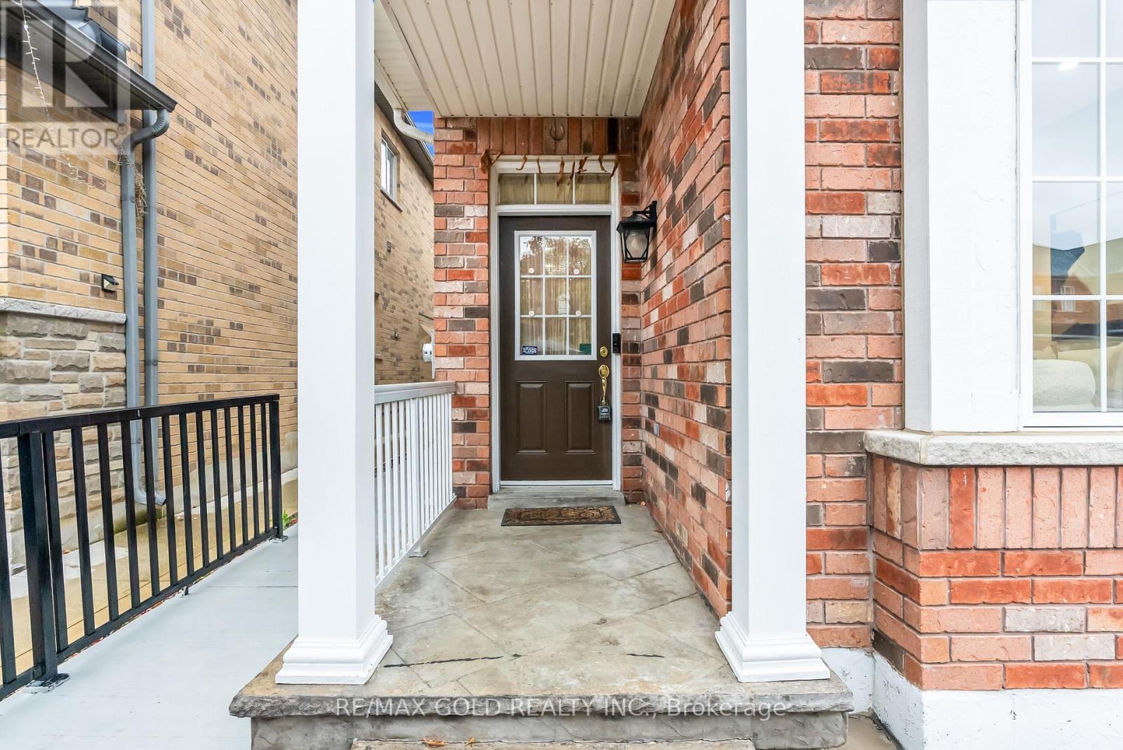 262 Swindale Drive, Milton (Sc Scott), Ontario  L9T 0T7 - Photo 4 - W12497210